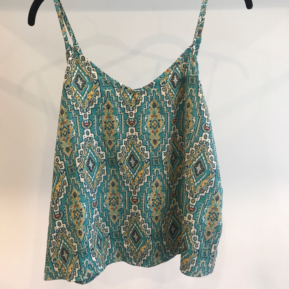 Patterned tank top with adjustable straps